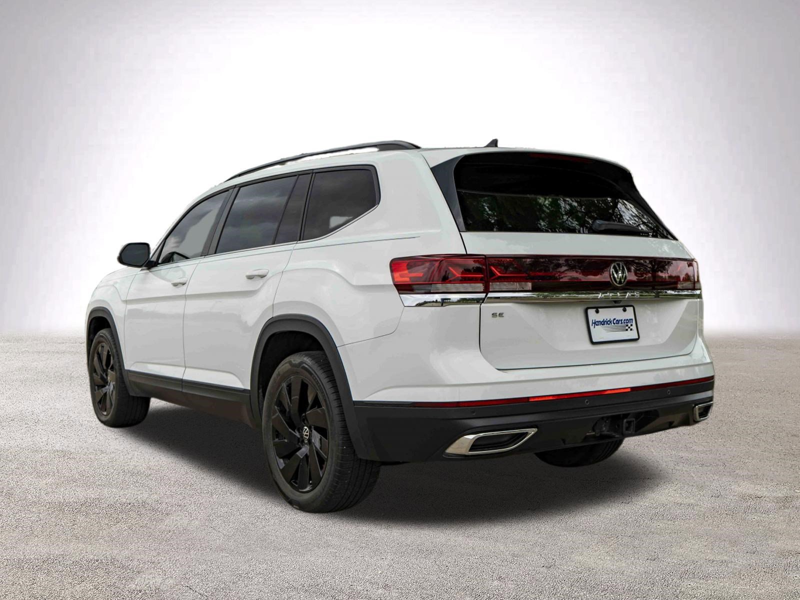 Used 2024 Volkswagen Atlas SE w/ Black Wheel Package FWD image 7