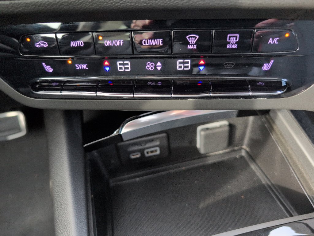 Used 2023 Buick Envision Essence w/ Technology Package I image 25