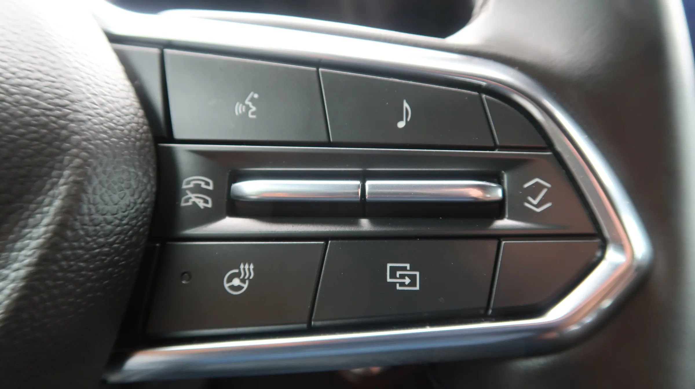 Used 2025 Chevrolet Suburban High Country RWD image 39