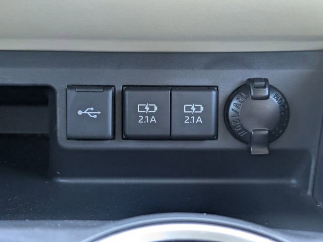 Used 2020 Toyota Highlander XLE image 26