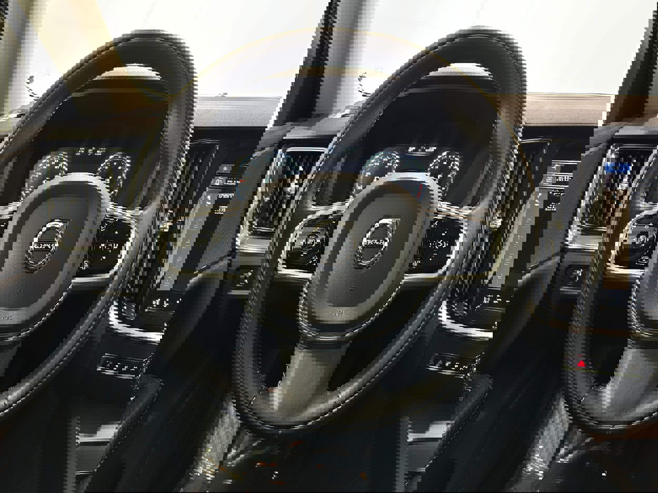 Used 2020 Volvo V60 T5 Cross Country w/ Protection Package Premier image 11