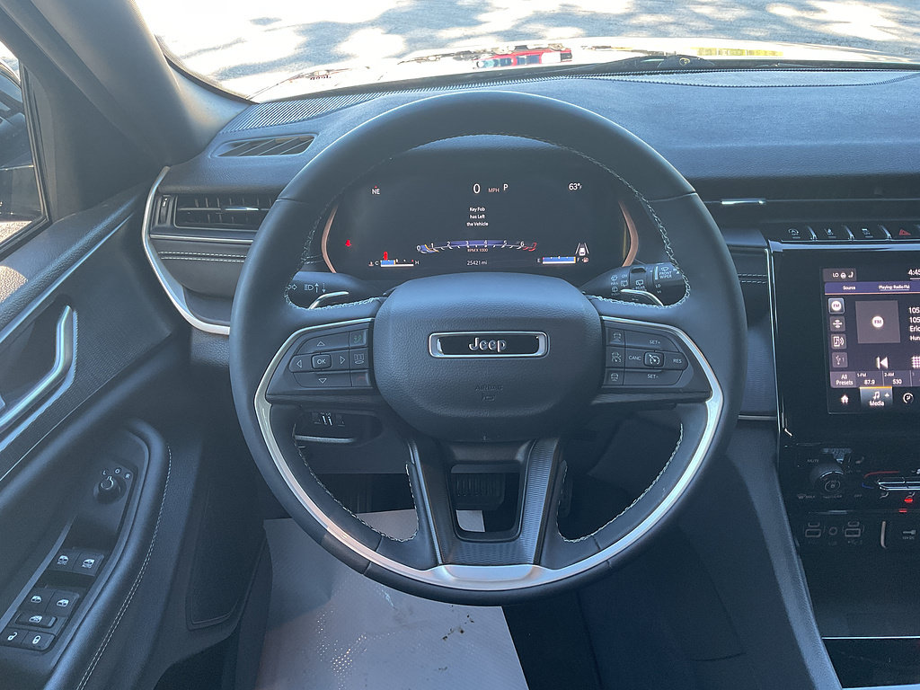 Used 2023 Jeep Grand Cherokee L Laredo AWD/4WD image 11