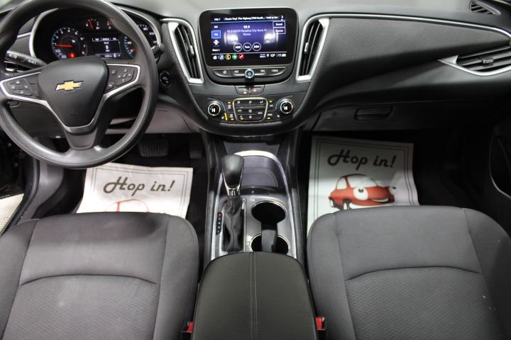 Used 2022 Chevrolet Malibu LT image 2