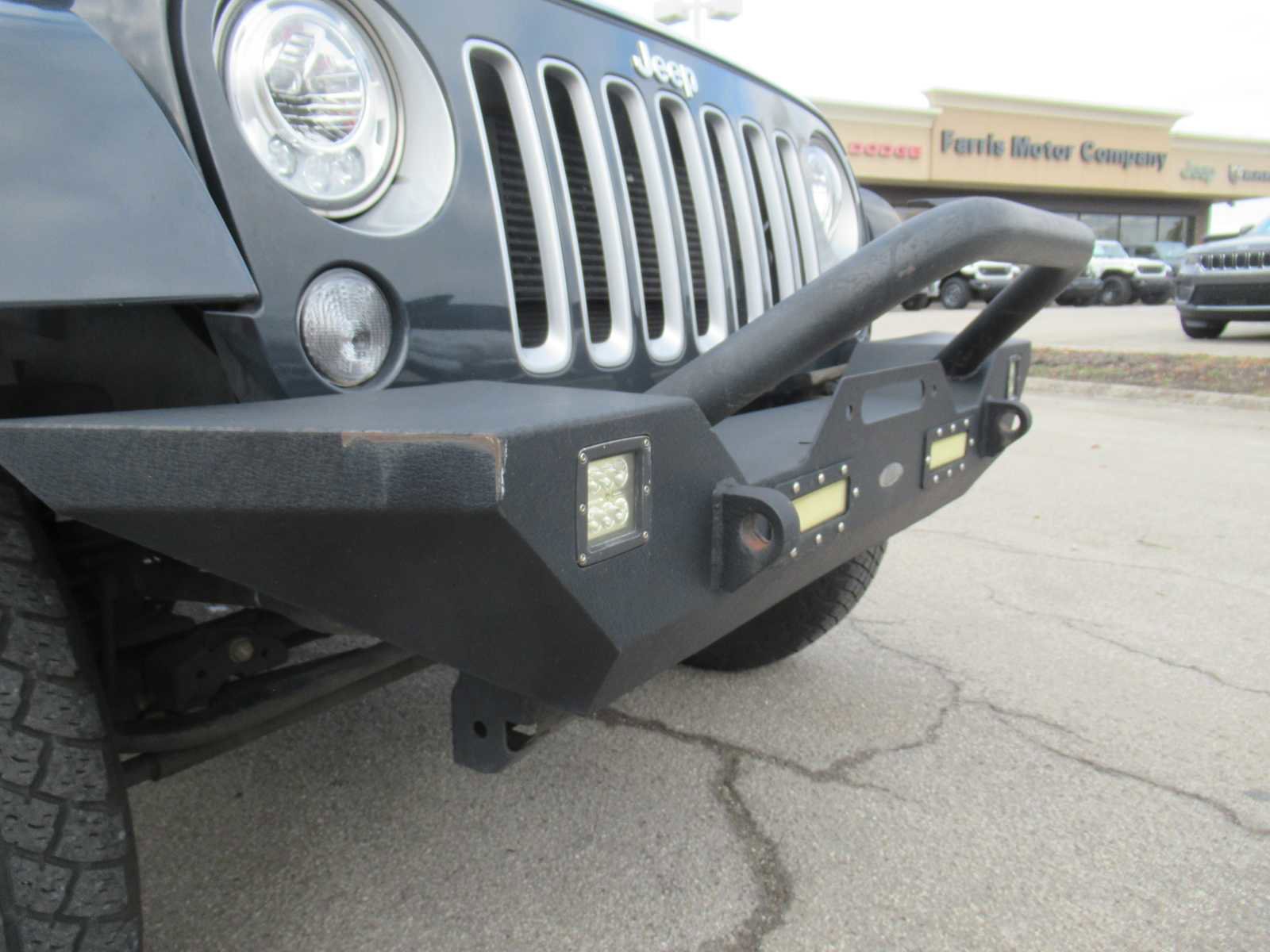 Used 2018 Jeep Wrangler Unlimited Sahara w/ Connectivity Group image 11