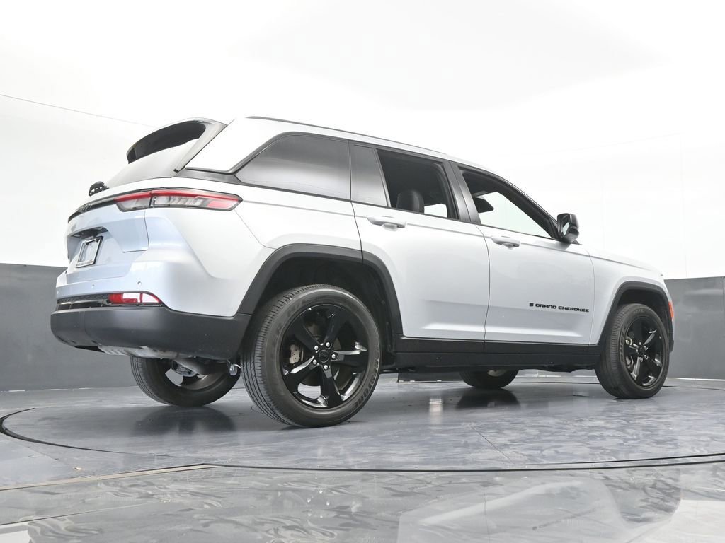 Used 2023 Jeep Grand Cherokee Altitude AWD/4WD image 63