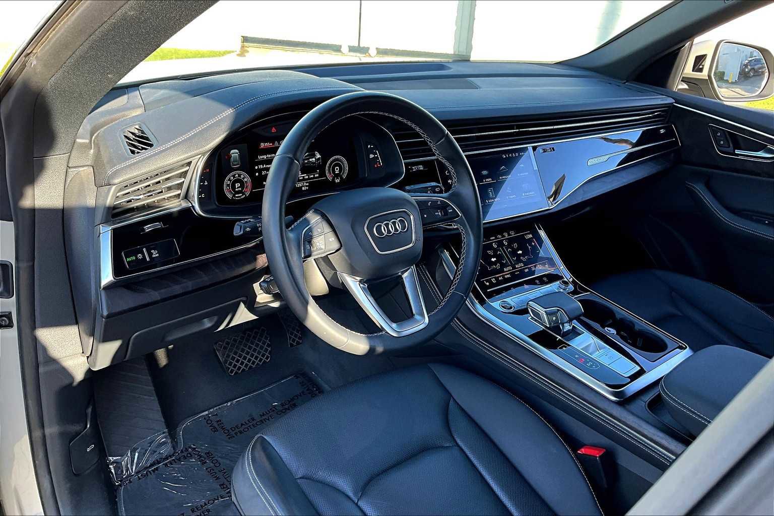 Used 2023 Audi Q8 Prestige w/ Prestige Package image 17