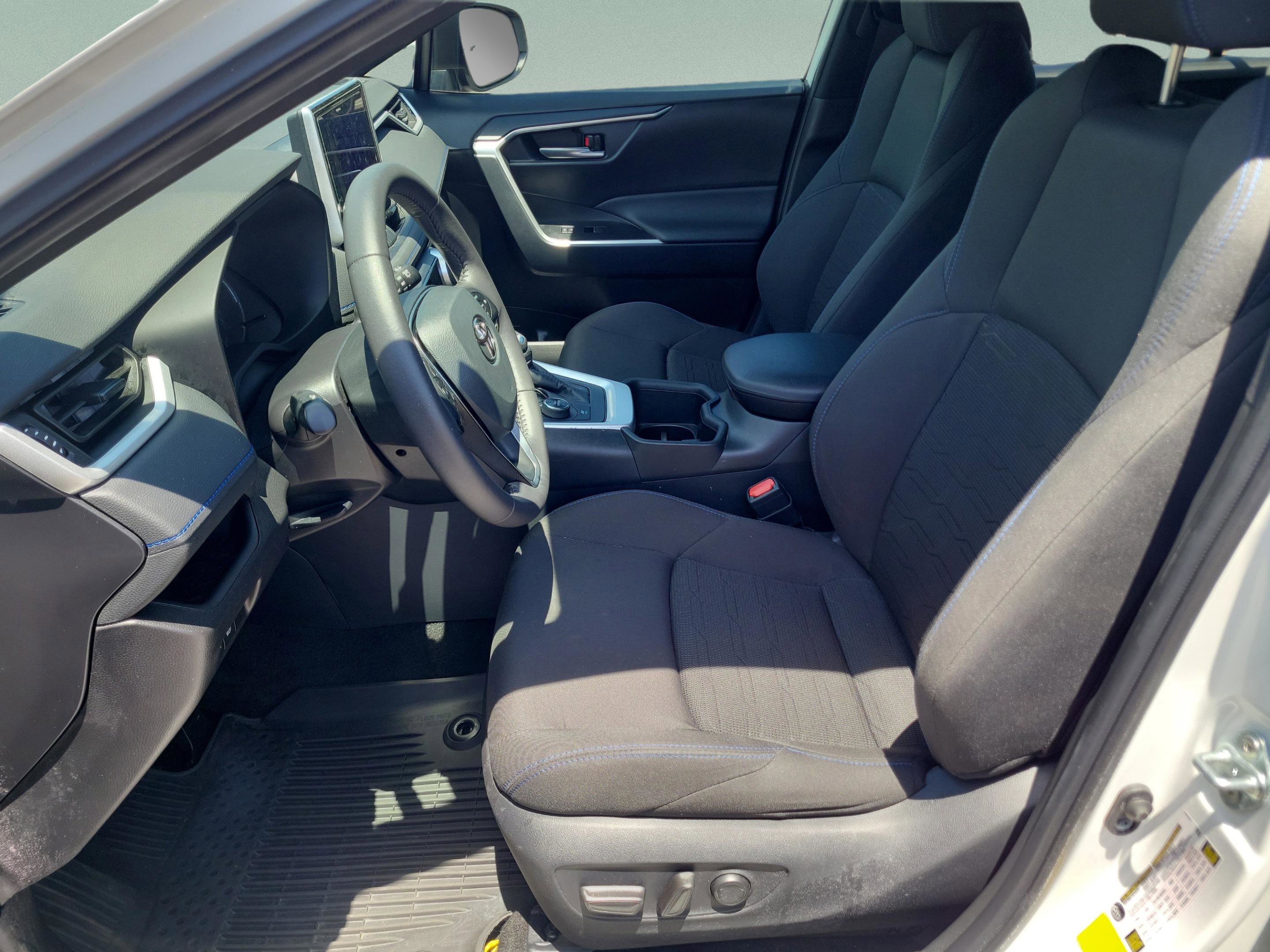 Used 2025 Toyota RAV4 SE AWD/4WD image 23
