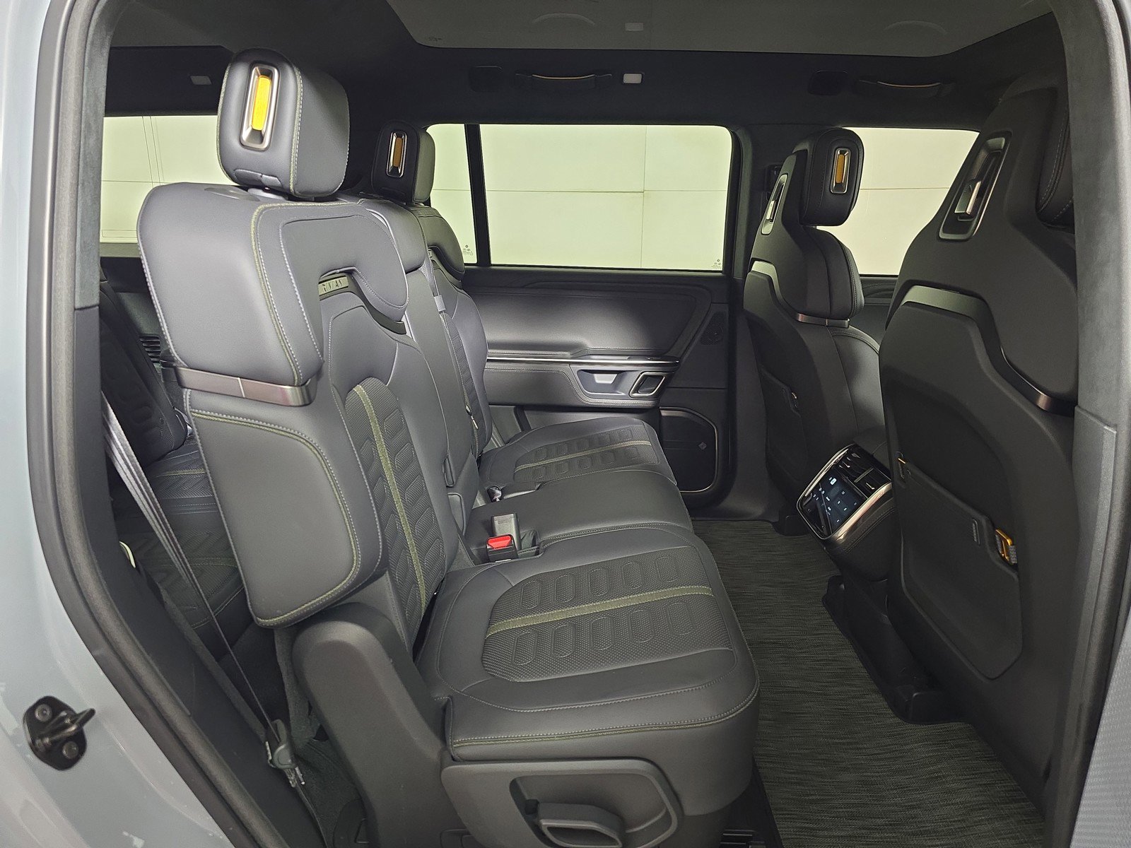 Used 2024 Rivian R1S Adventure image 23