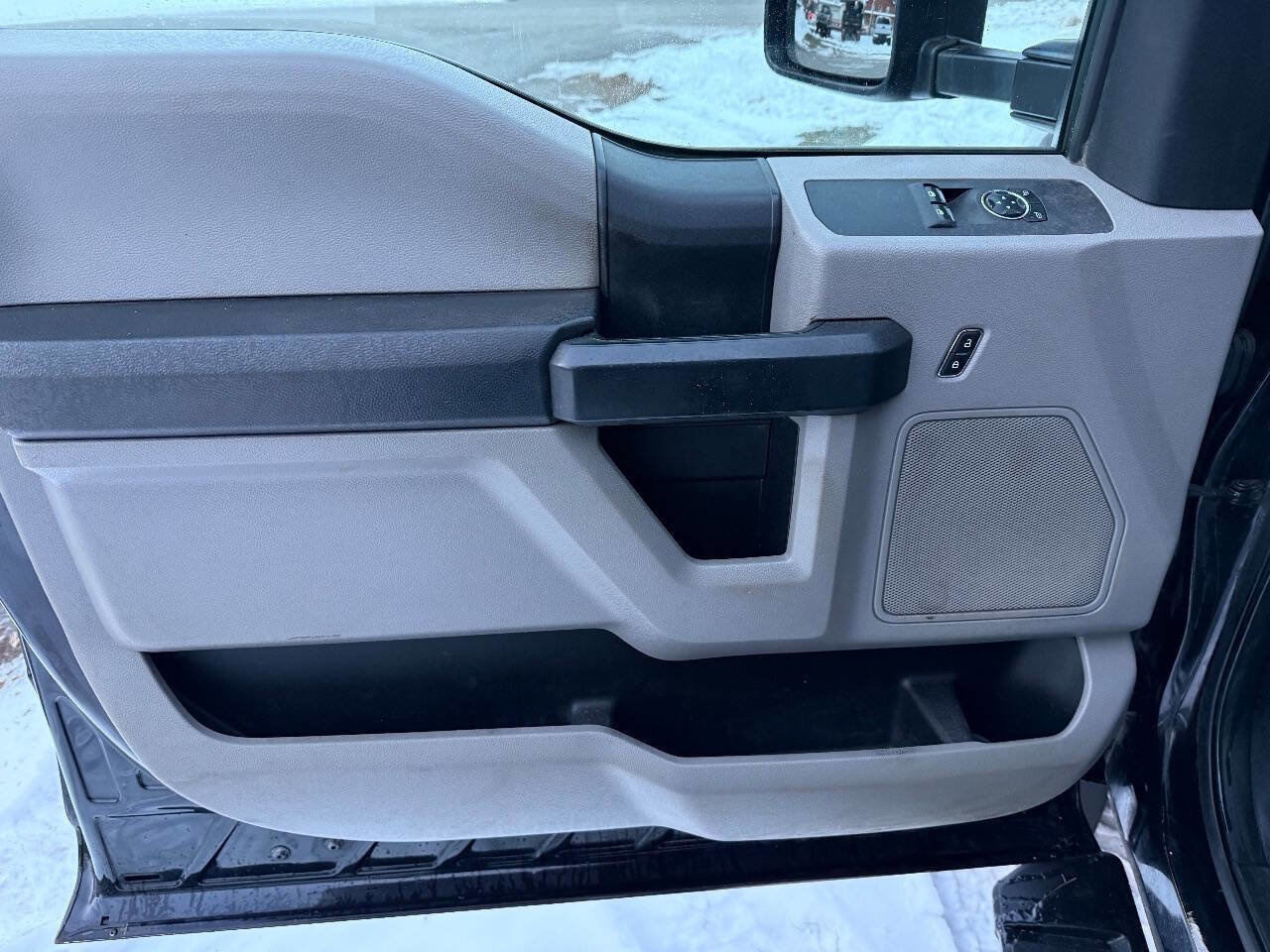 Used 2018 Ford F550 4x4 Regular Cab Super Duty image 11