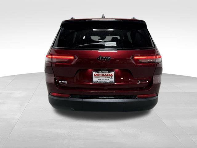 Used 2025 Jeep Grand Cherokee L Limited w/ Black Appearance Package AWD/4WD image 8