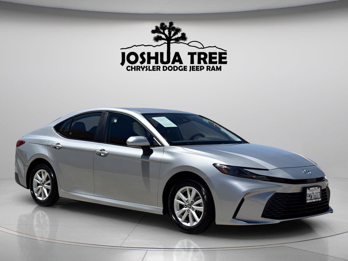 Used 2025 Toyota Camry LE FWD image 1
