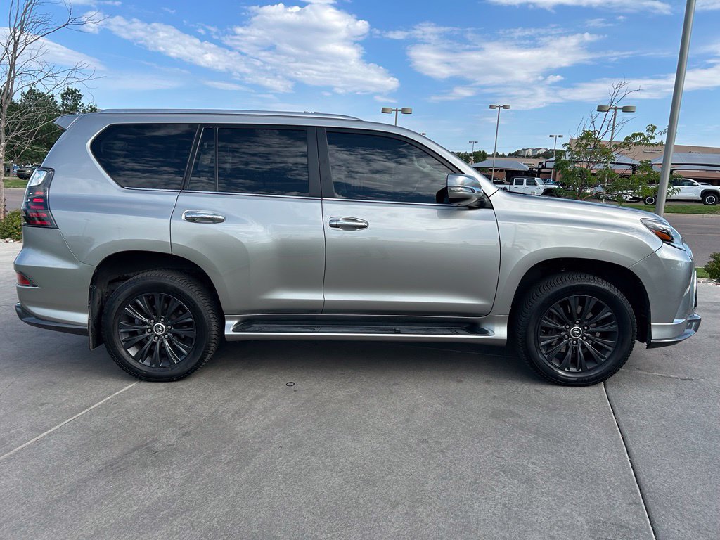 Used 2023 Lexus GX 460 Premium w/ Accessory Package AWD/4WD image 11
