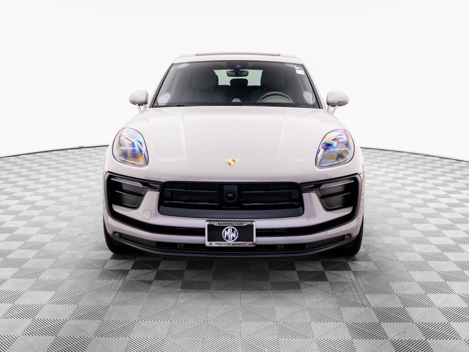 Certified 2023 Porsche Macan AWD/4WD image 9