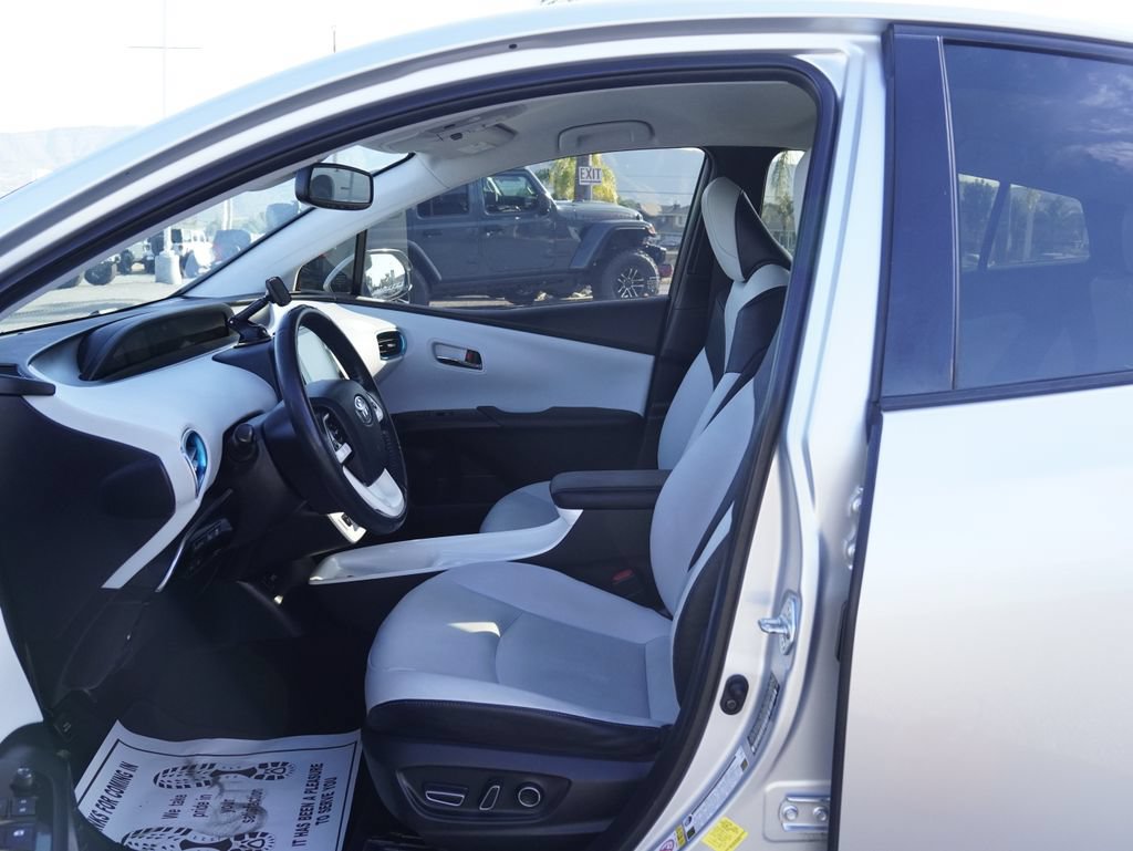 Used 2017 Toyota Prius Prime Advanced w/ Carpet Mat Package FWD image 25