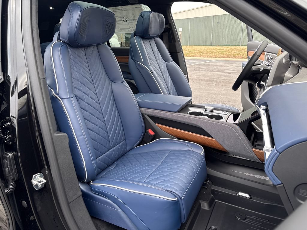 New 2026 Cadillac Vistiq Premium Luxury w/ LPO, Floor Liner Package AWD/4WD image 54