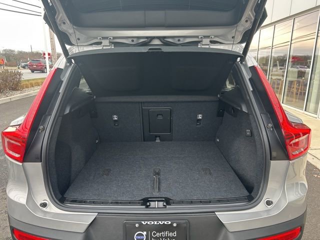 Certified 2025 Volvo XC40 B5 Plus AWD/4WD image 11