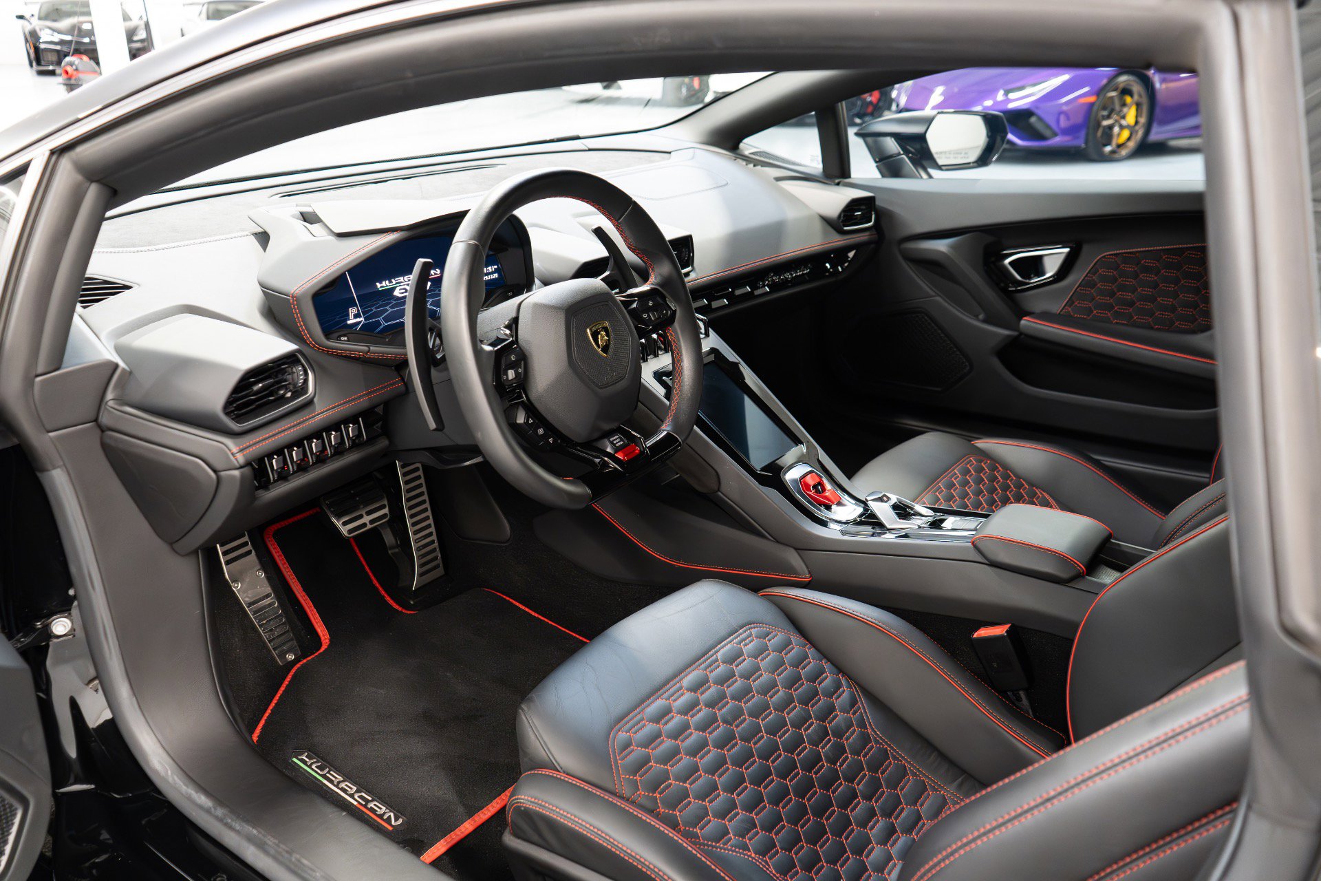 Used 2020 Lamborghini Huracan EVO image 13