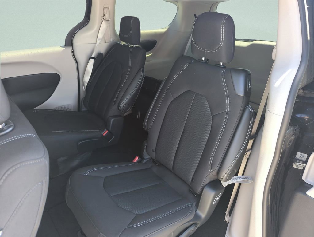 Used 2024 Chrysler Voyager LX image 25
