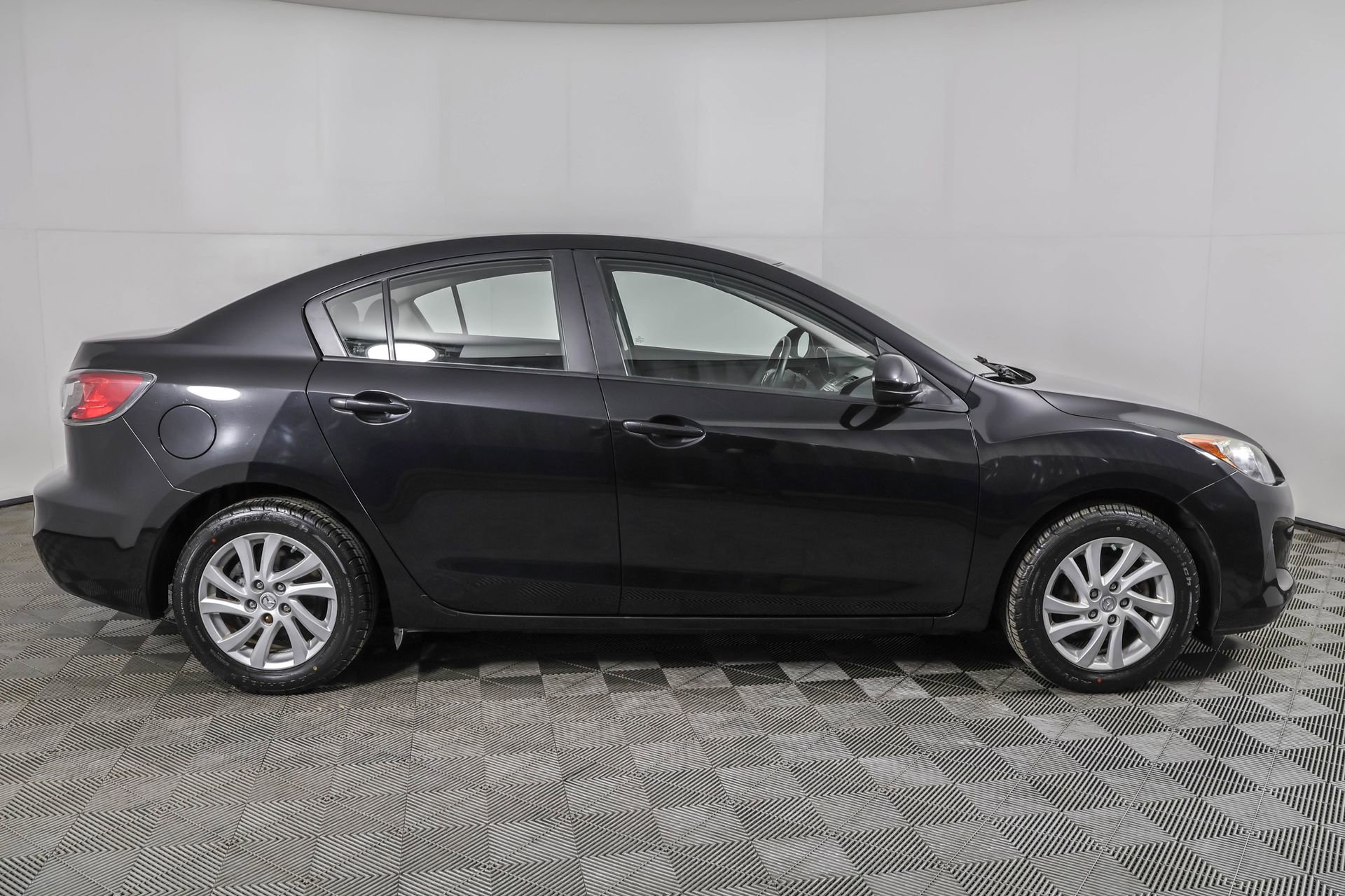 Used 2012 MAZDA MAZDA3 i Touring image 11