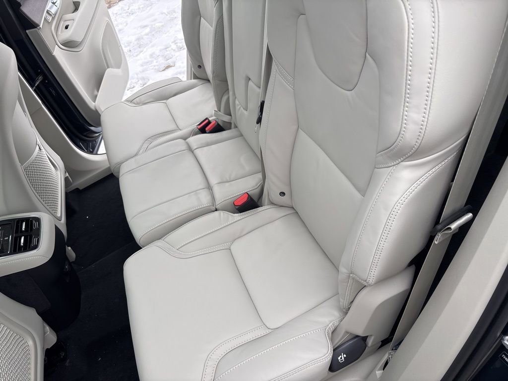 New 2026 Volvo XC90 B6 Ultra w/ Protection Package image 36