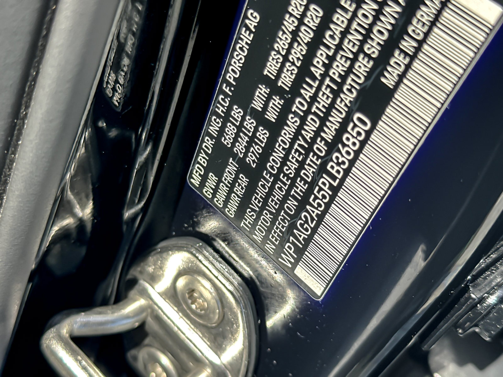 Certified 2023 Porsche Macan S AWD/4WD image 29