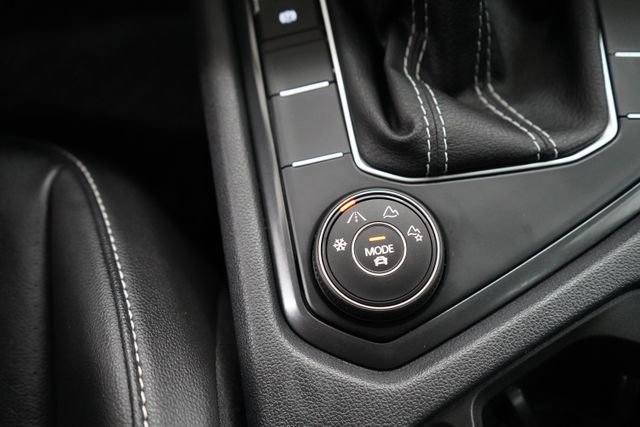 Used 2022 Volkswagen Tiguan SE w/ Panoramic Sunroof Package image 39