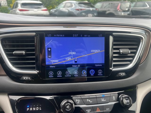 Used 2017 Chrysler Pacifica Touring-L Plus w/ Advanced Safetytec Group FWD image 16