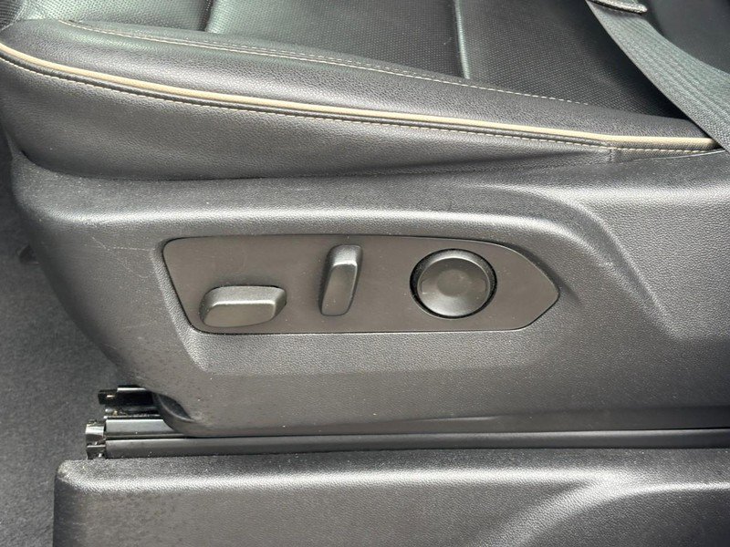 Used 2023 GMC Yukon SLT image 16