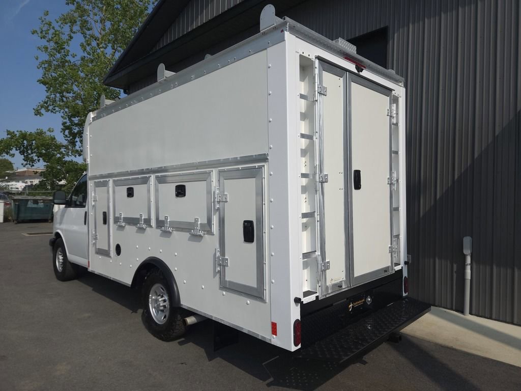 Used 2018 Chevrolet Express 3500 w/ Power Convenience Package image 3