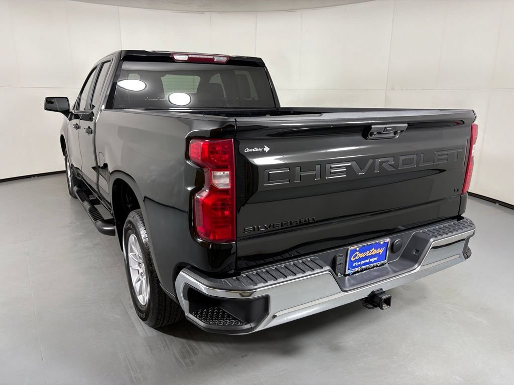 Used 2025 Chevrolet Silverado 1500 LT w/ LPO, Dark Essentials Package RWD image 6