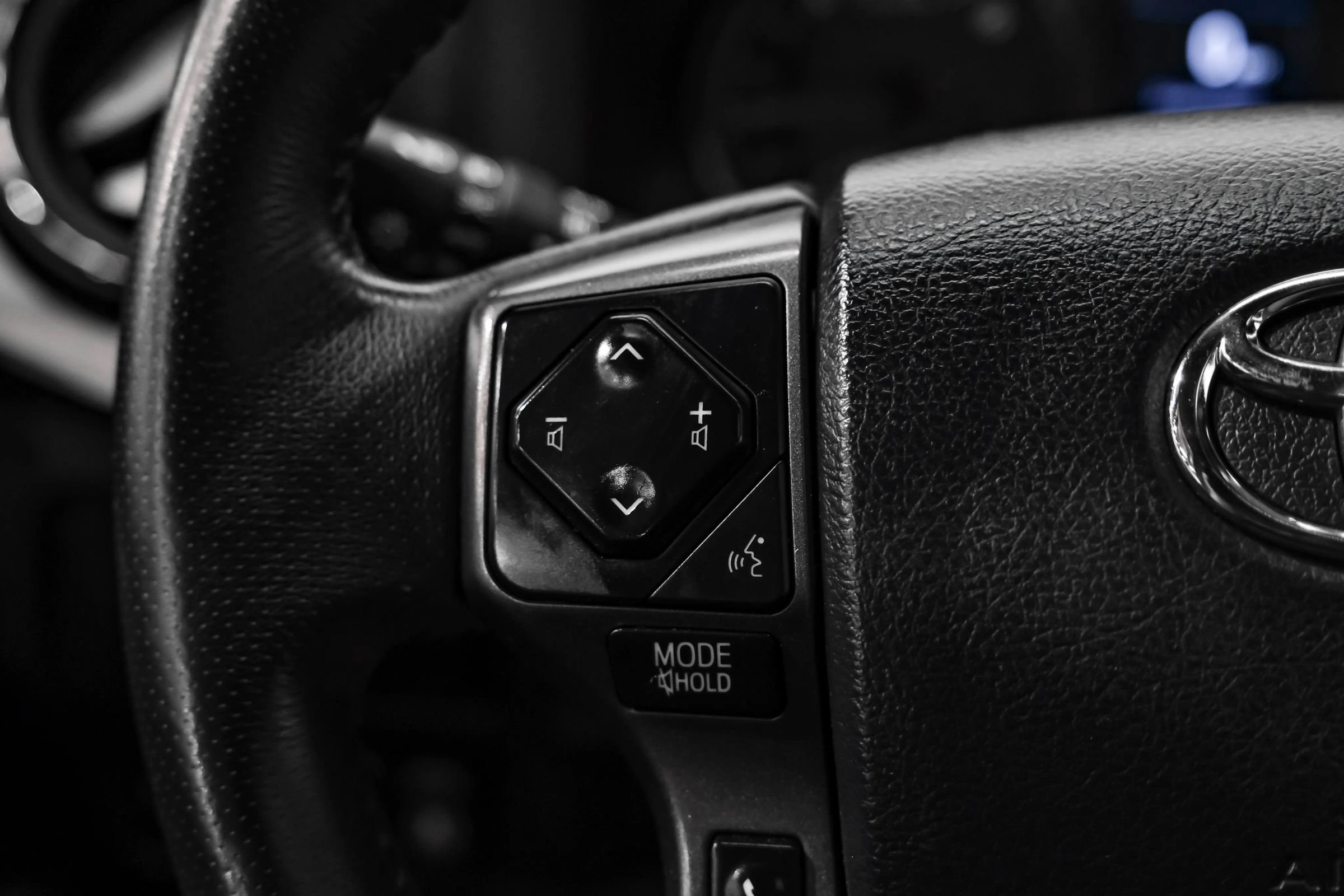 Used 2017 Toyota Tacoma TRD Sport w/ Premium & Technology Package AWD/4WD image 15