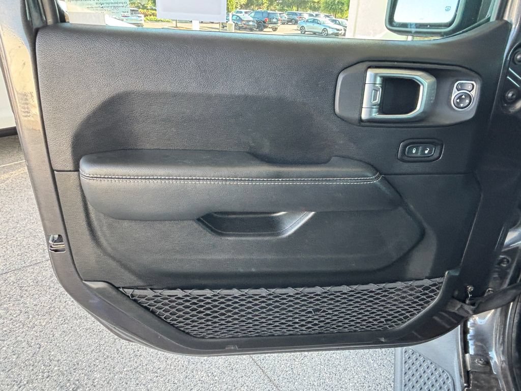 Used 2020 Jeep Gladiator Overland AWD/4WD image 23