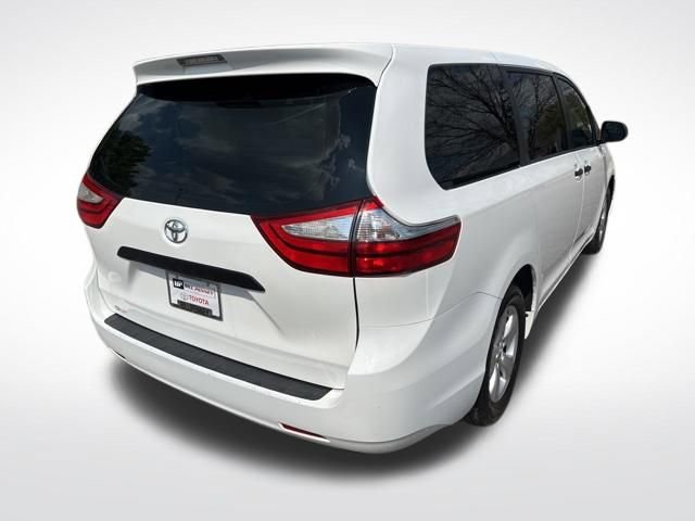 Used 2015 Toyota Sienna L image 5
