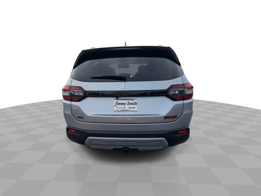 Used 2025 Honda Pilot TrailSport image 7
