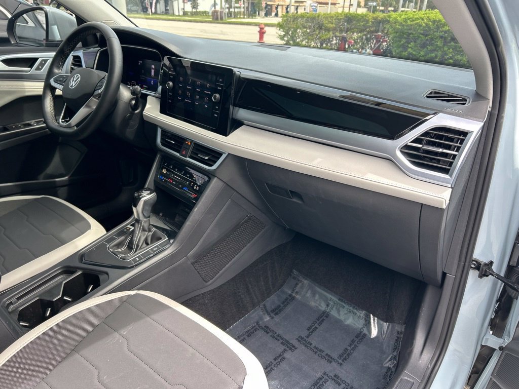 Certified 2025 Volkswagen Taos SE w/ Panoramic Sunroof Package FWD image 42