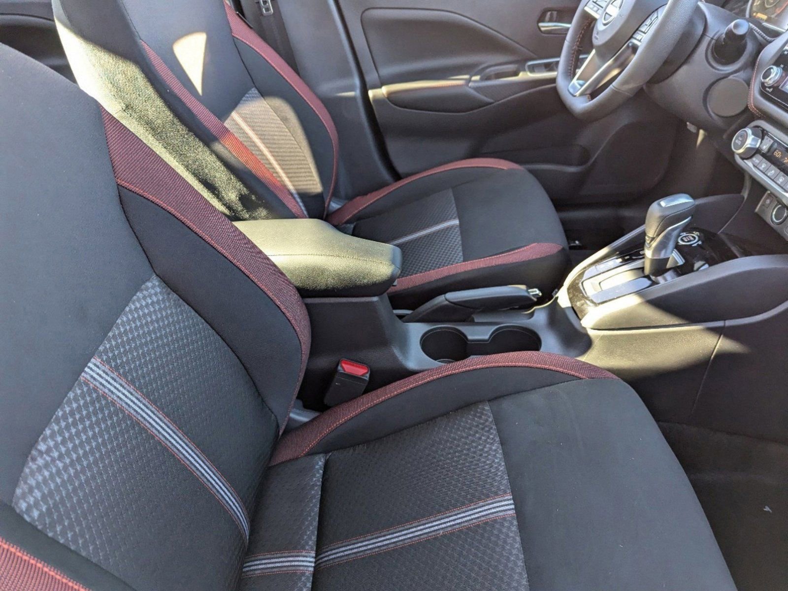 New 2025 Nissan Versa SR w/ Trunk Package FWD image 26