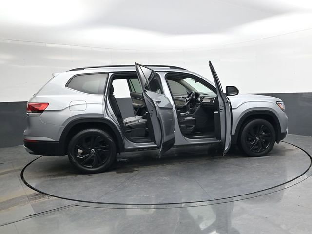 Used 2022 Volkswagen Atlas SE w/ Black Wheel Package image 39