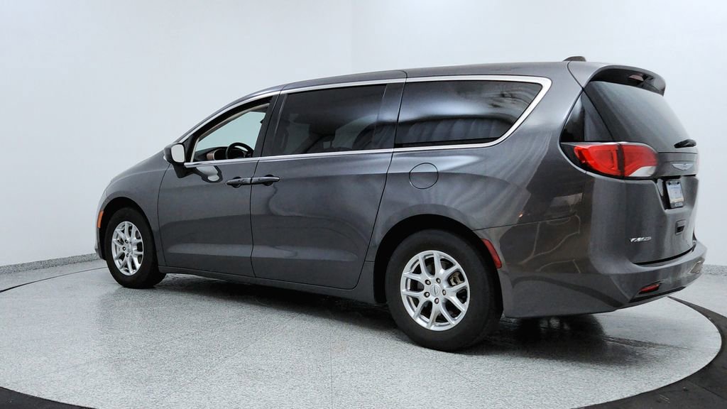 Used 2023 Chrysler Voyager LX image 3