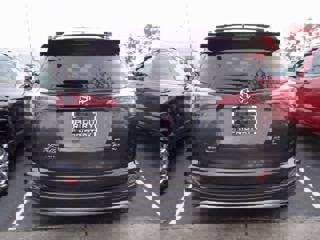 Used 2018 Toyota RAV4 SE image 5