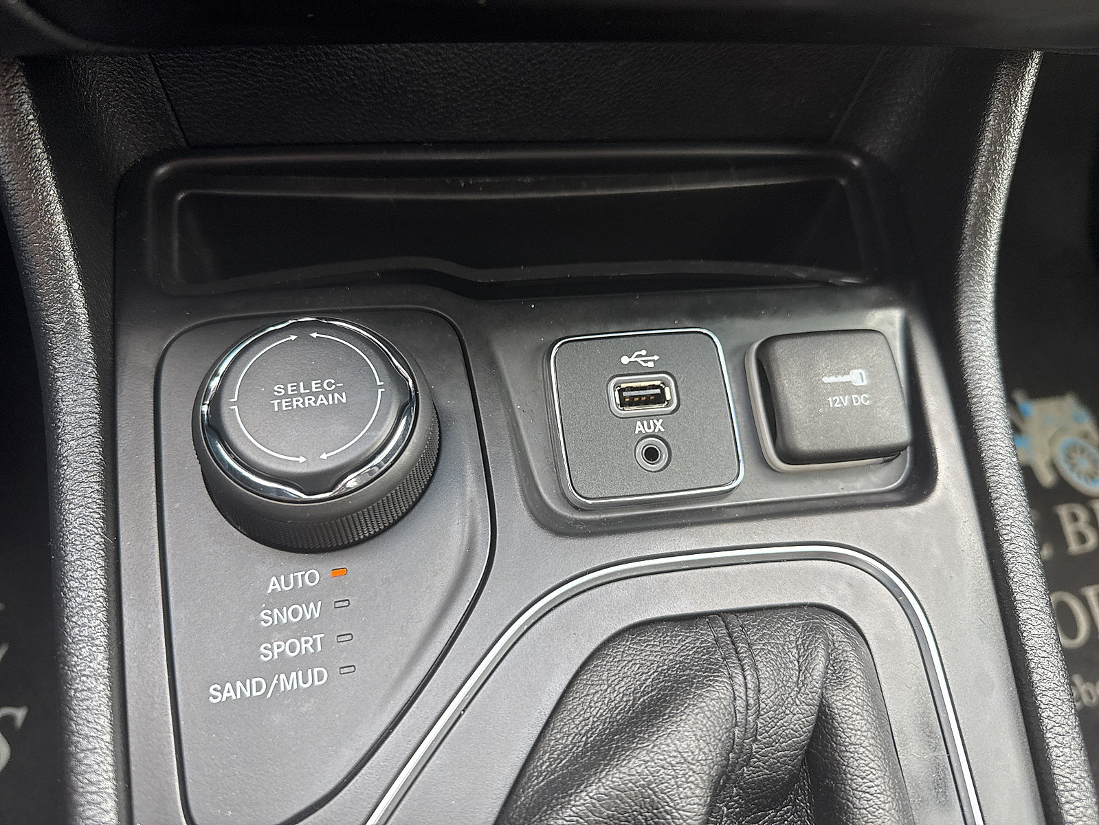 Used 2019 Jeep Cherokee Latitude w/ Cold Weather Group AWD/4WD image 55
