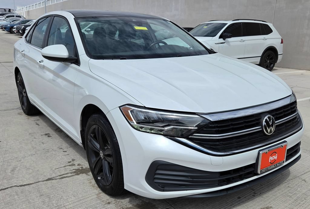 Used 2023 Volkswagen Jetta SE FWD image 4
