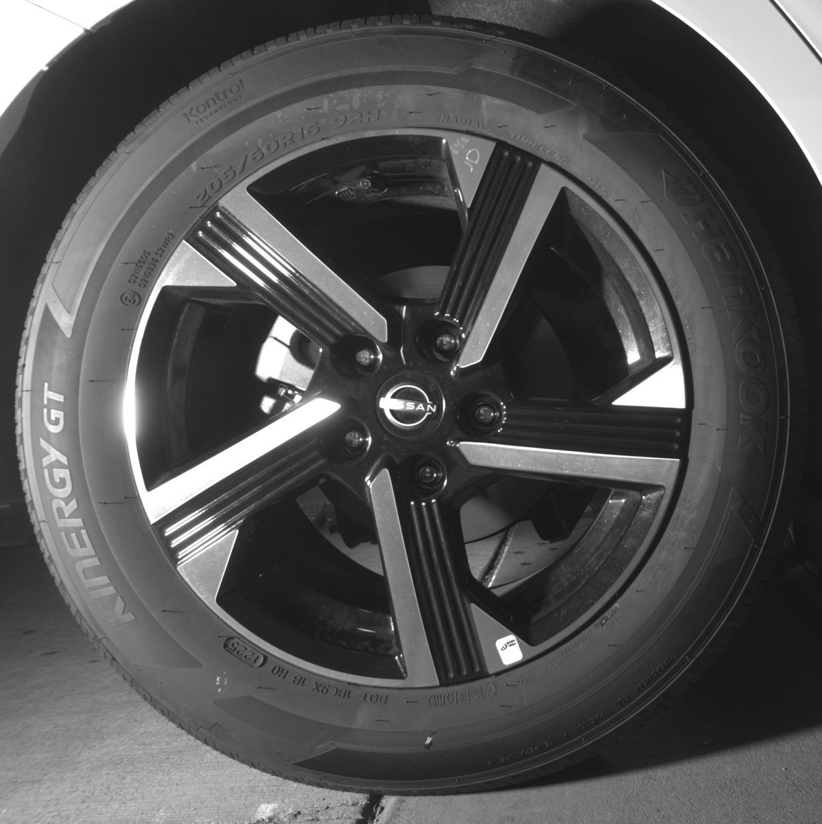Used 2025 Nissan Sentra SV FWD image 15