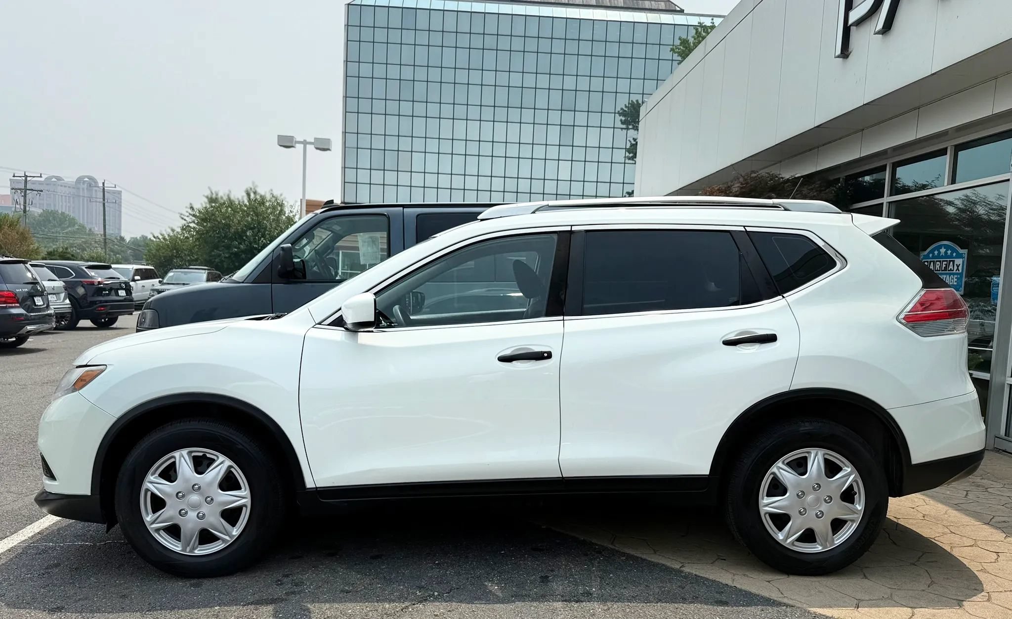 Used 2016 Nissan Rogue S FWD image 4