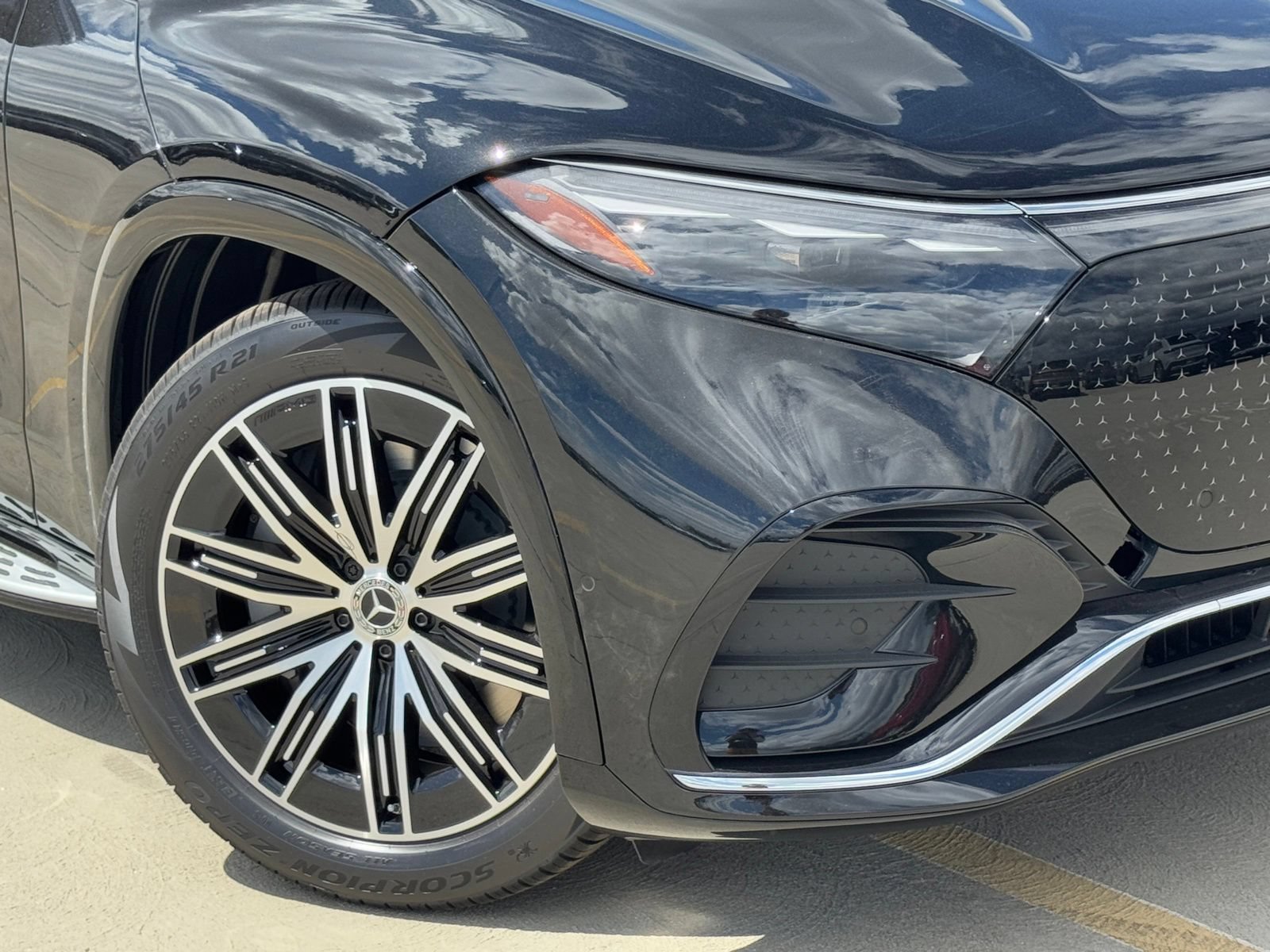 New 2026 Mercedes-Benz EQS 400 4MATIC SUV image 3