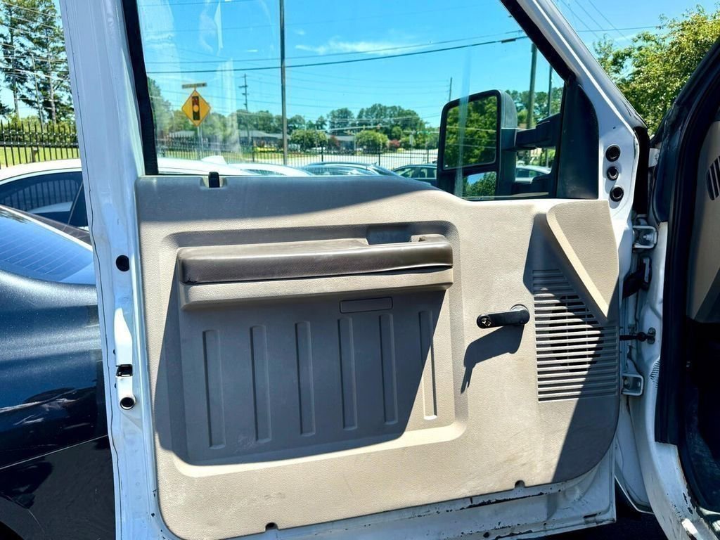Used 2009 Ford F550 2WD Regular Cab Super Duty image 11