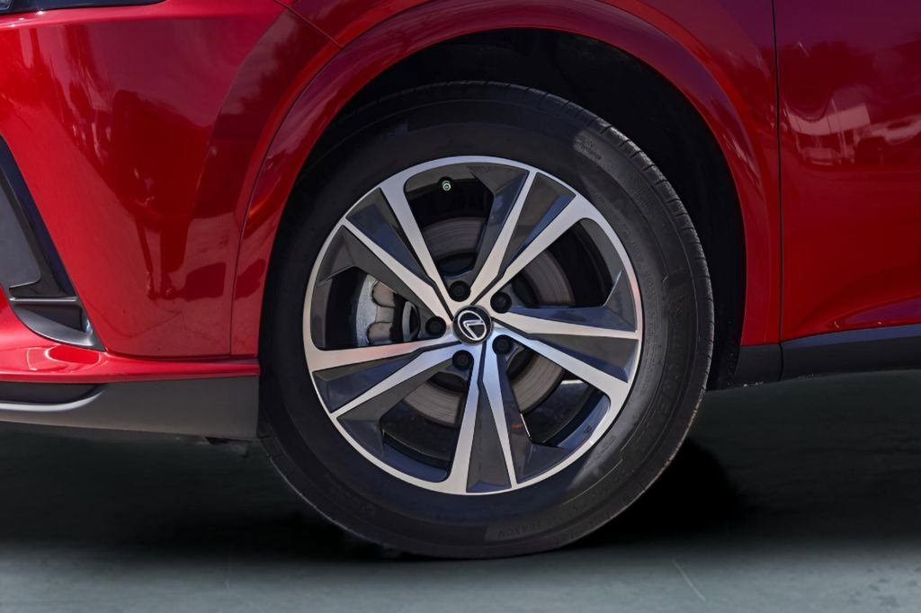 Used 2024 Lexus RX 350 FWD w/ Technology Package image 3