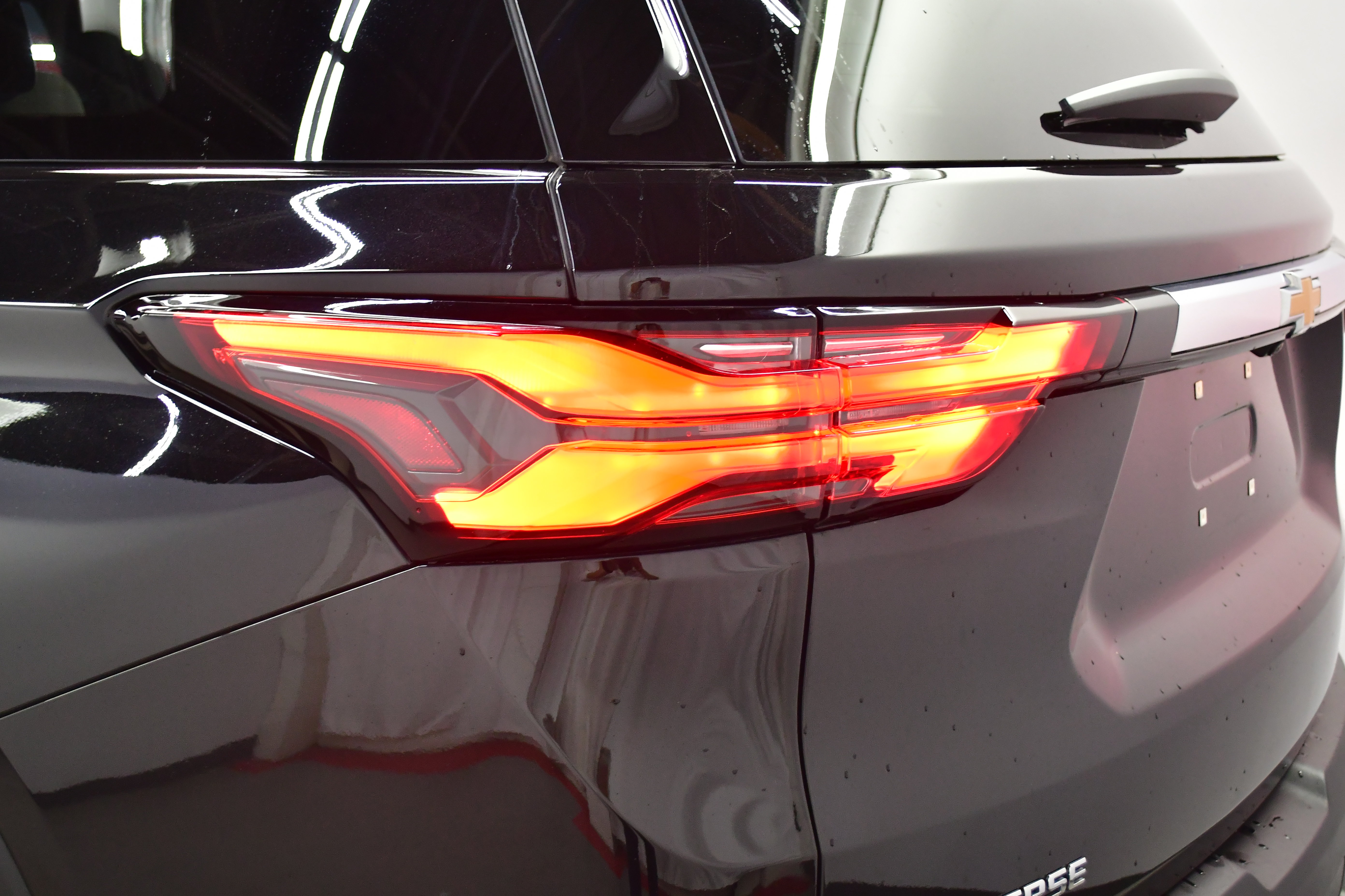Used 2023 Chevrolet Traverse LS FWD image 33