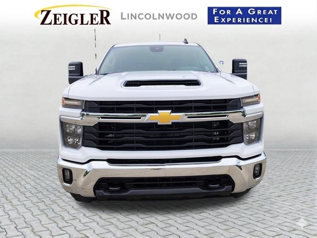 Used 2025 Chevrolet Silverado 2500 LT w/ Convenience Package AWD/4WD image 4