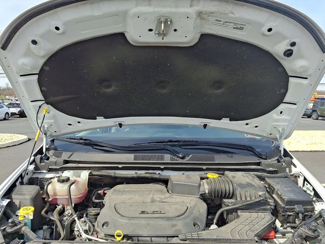 Used 2024 Chrysler Pacifica Touring-L image 27