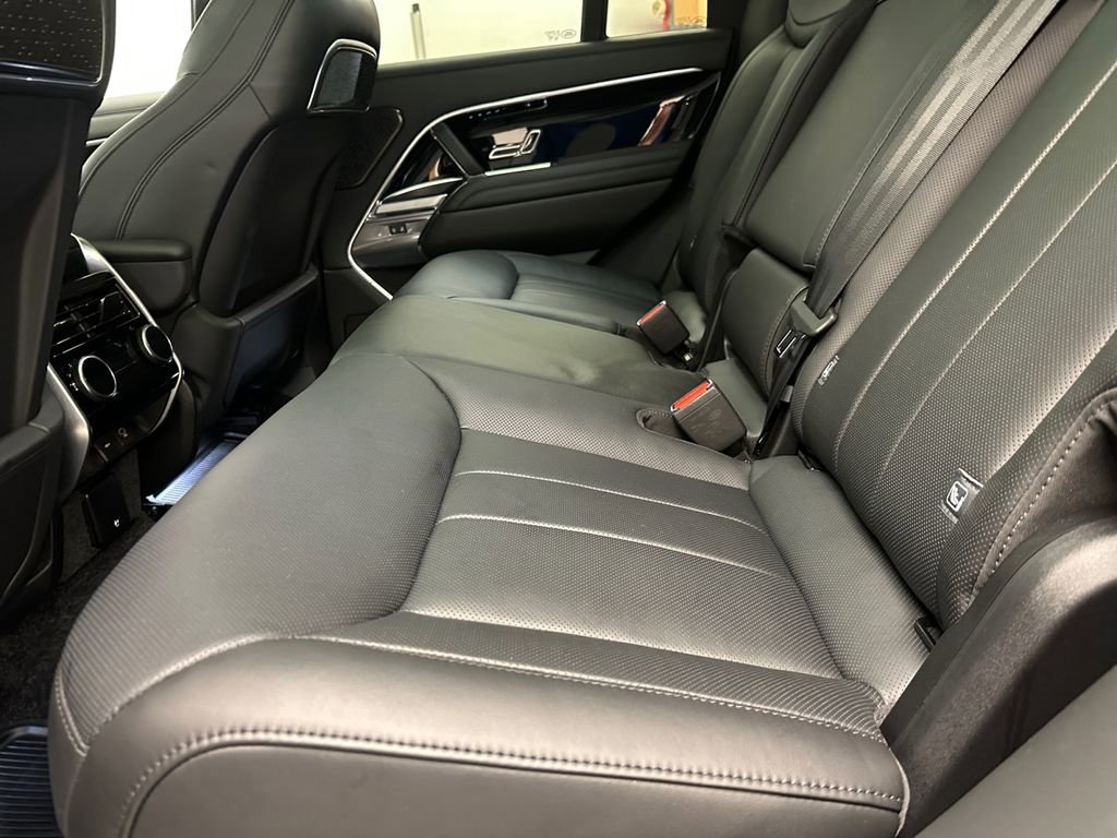 Used 2025 Land Rover Range Rover Autobiography image 16